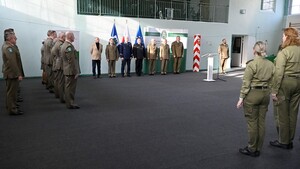 Przyszli oficerowie odebrali dyplomy ukończenia szkolenia w Centrum Szkolenia SG 