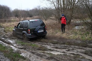 Trening jazdy pojazdami terenowymi 