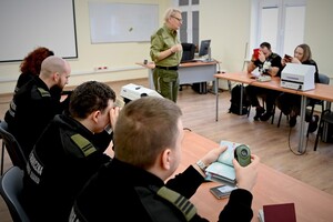 Sprawdzali autentyczność dokumentów 