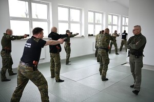 Straż Graniczna szkoli się z obsługi i użycia paralizatora 