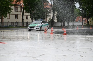 Kurs prowadzenia pościgów pojazdami uprzywilejowanymi 