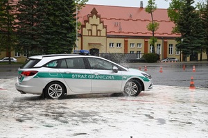 Kurs prowadzenia pościgów pojazdami uprzywilejowanymi 
