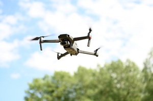 specjalistyczne szkolenie z pilotowania i obsługi dronów 
