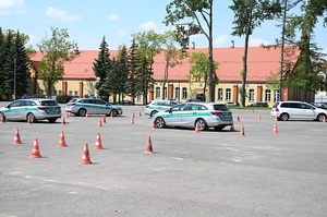 szkolenie z prowadzenia pościgów pojazdami uprzywilejowanymi 