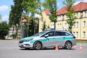 szkolenie z prowadzenia pościgów pojazdami uprzywilejowanymi 