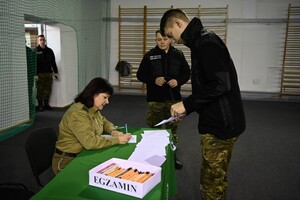 Słuchacz przystępuje do egzaminu pisemnego 