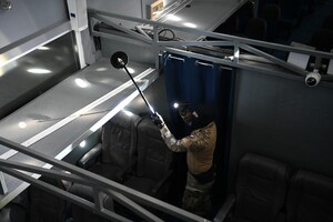 Ćwiczenia z rozpoznania minerko-pirotechnicznego na pokładzie atrapy samolotu 