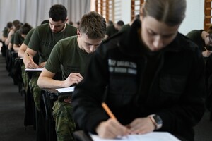 Słuchacze podczas egzaminu 