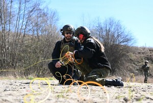 Słuchacz wykonuje zadanie pod okiem instruktora 