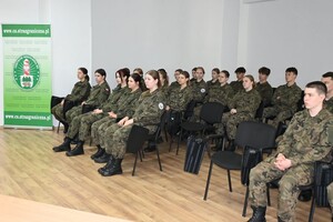 Młodzież w trakcie wykładu 