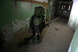 Funkcjonariusz w trakcie szkolenia 