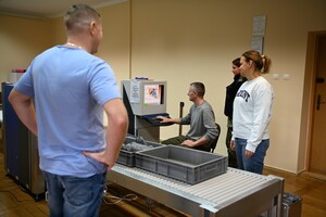 Urządzenie do prześwietlania bagażu