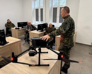 Prezentacja sali do szkoleń pilotów bezzałogowych statków powietrznych 