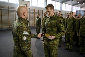 Funkcjonariusz wyróżniony grawertonem 