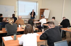 Uczestnicy szkolenia podczas zajęć 