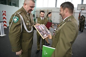 uroczyste pożegnanie funkcjonariuszy odchodzących na emeryturę 