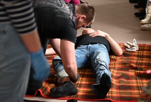 Ćwiczenia z pierwszej pomocy 