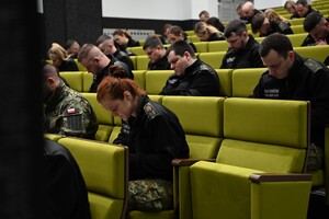 Słuchacze podczas egzaminu 