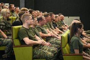 Uroczyste zakończenie szkoły chorążych w CSSG 